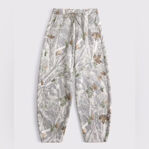 **NWT** Abercrombie & Fitch Camo Print Jogger Pants